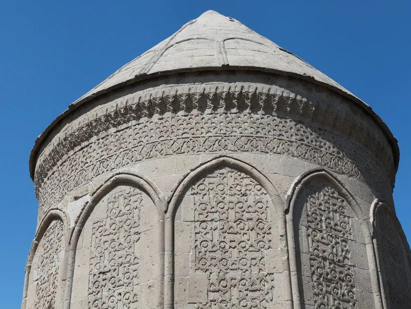 Döner Kümbet Şah Cihan Hatun Kümbeti