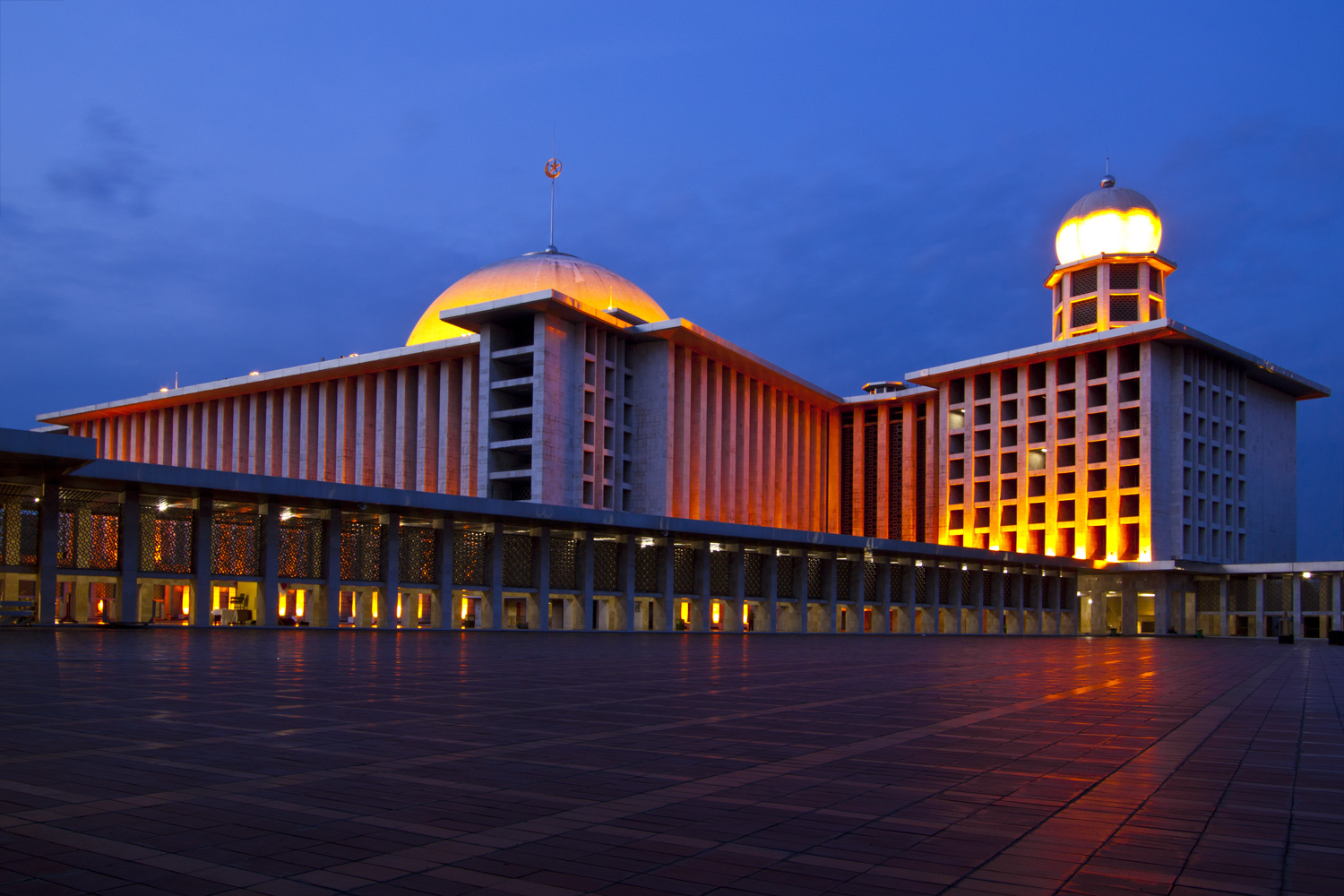İstiklal Cami Jakarta Endonezya