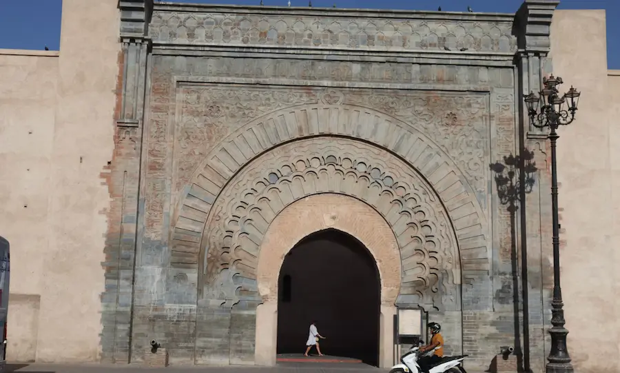 Bab Agnaou Kapısı ve Marakeş Surları