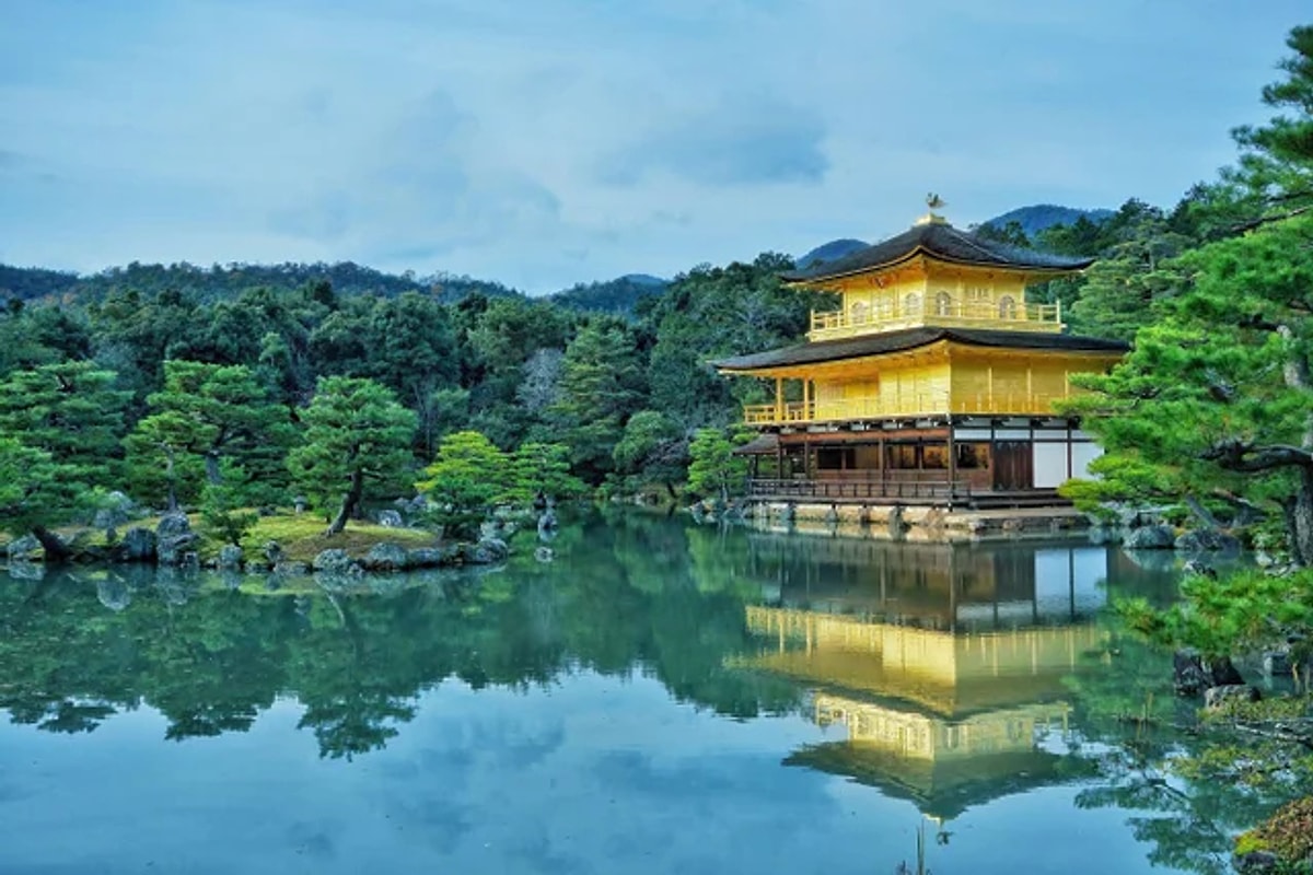Japonya daki Kinkaku ji Tapınağı