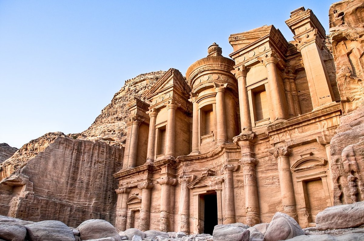 Ünlü filozof Yaşlı Plinius Petra nın MÖ 103 te Romalılar