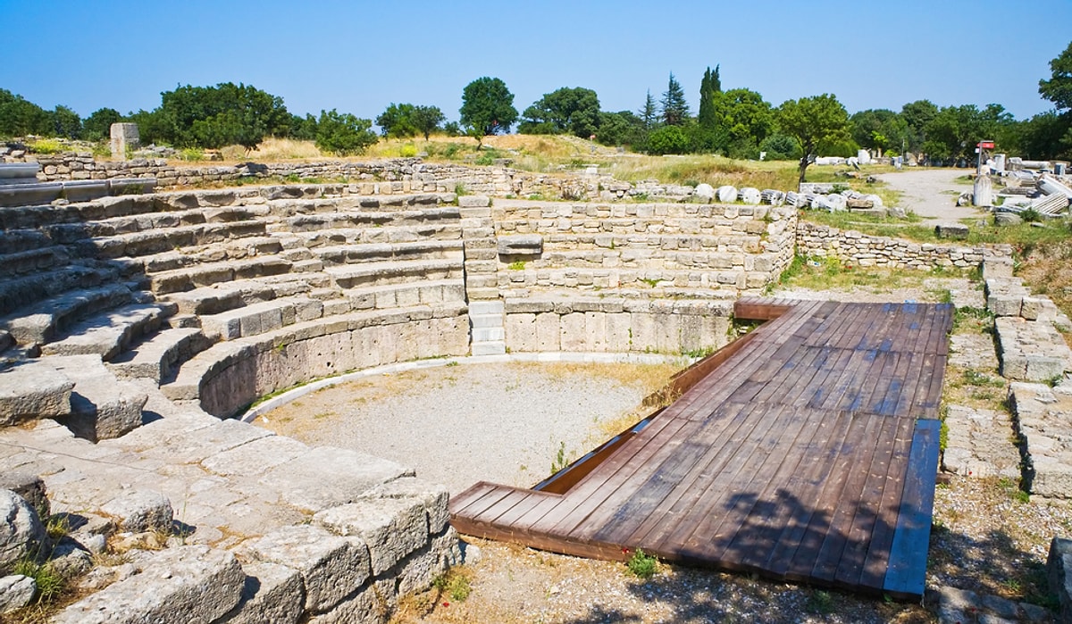 Araştırmalar kentin M Ö 3000 yıllarında kurulduğunu ve