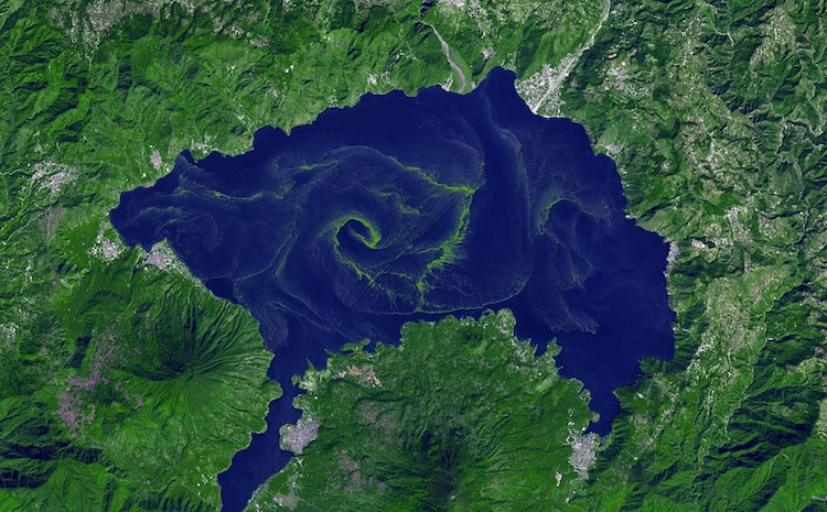 Atitlán Gölü