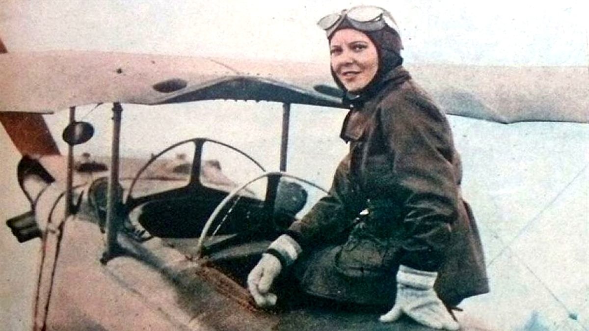 Dünyanın ilk kadın savaş uçağı pilotu Sabiha Gökçen