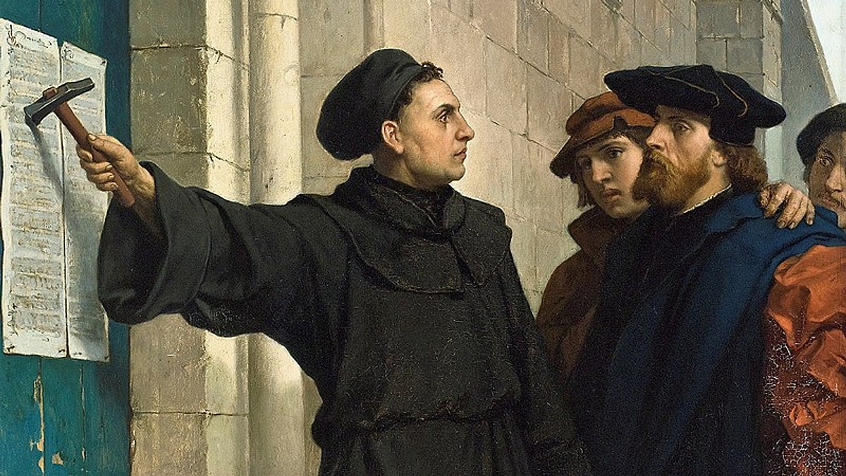 Martin Luther in yazdığı 95 tez kilisenin kapısına