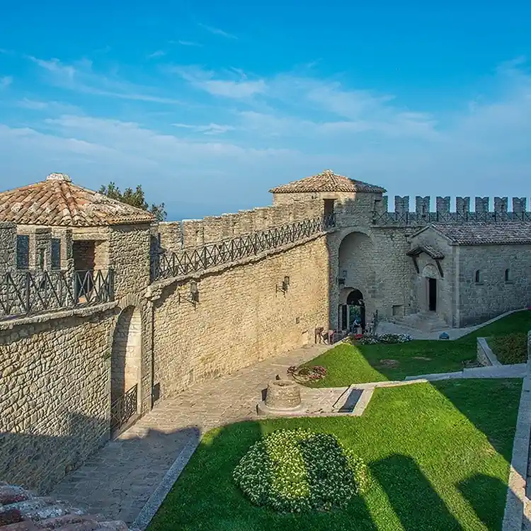 San Marino Tarihi Merkezi ve Titano Dağı