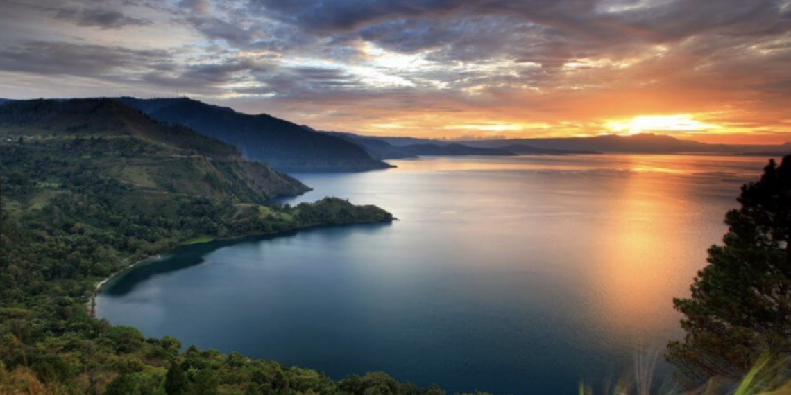 Lake Toba Endonezya da orada yaşayan insanlarla birlikte