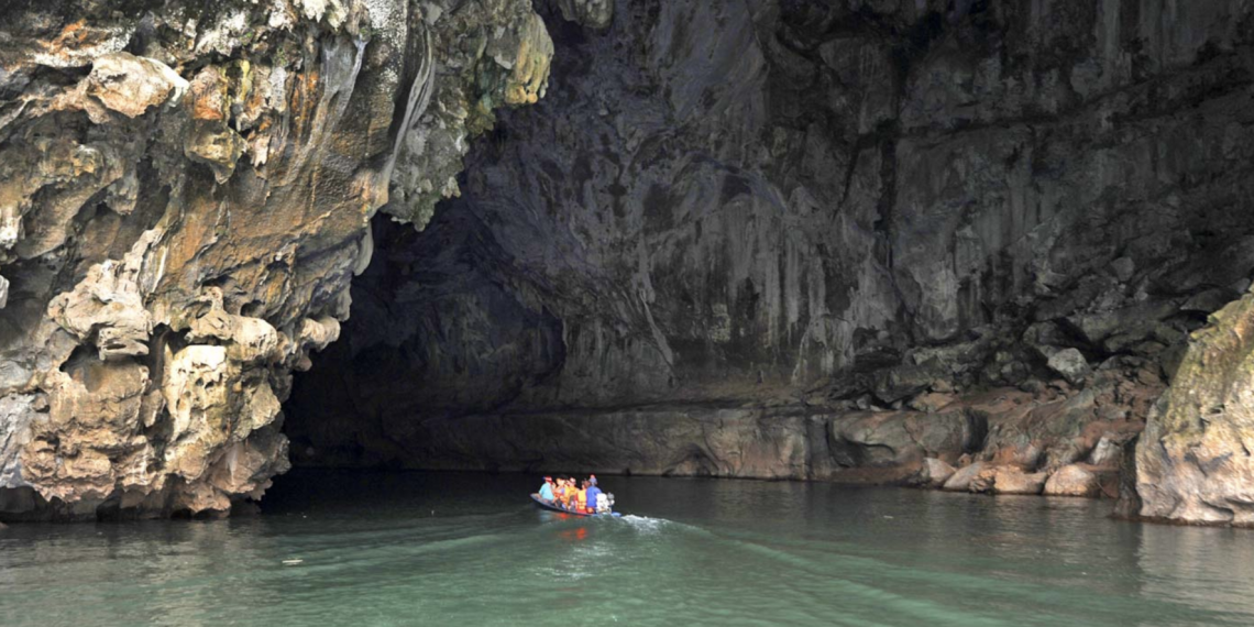 Laos ta Tha Khaek motor yolunda gezintiye çıkın