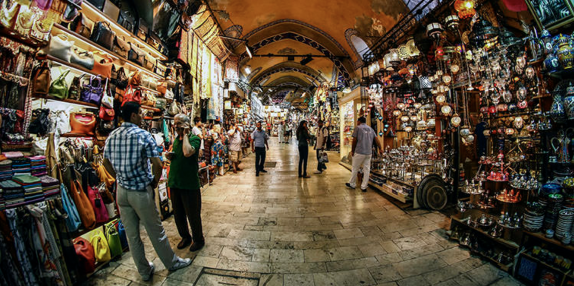 İstanbul Türkiye de bulunan Kapalıçarşı yı kaybolana kadar