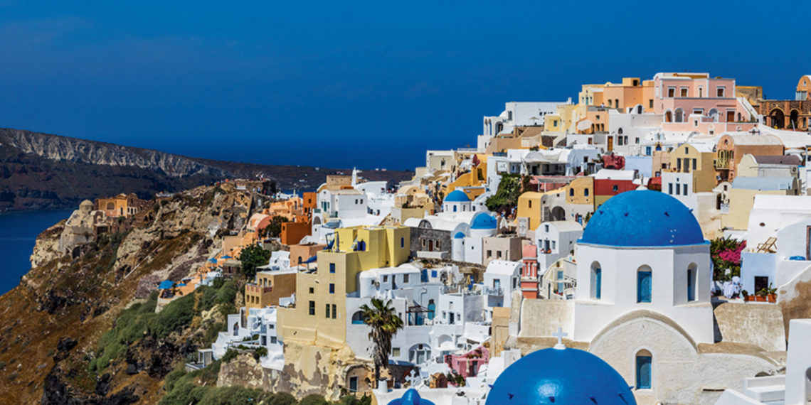 Santorini Yunanistan da Oia kasabasının sanatçı ruhunda