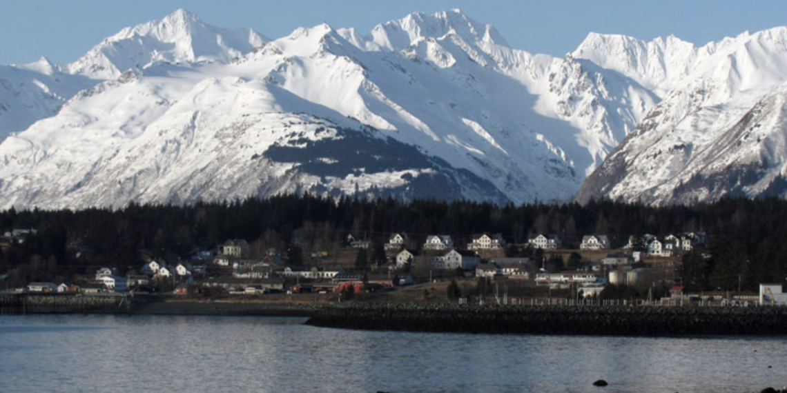 Alaska ABD de Haines in büyülü manzarasının içerisinden