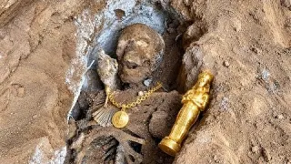 Treasure Hunter with métal dedector fund gold adventure time
