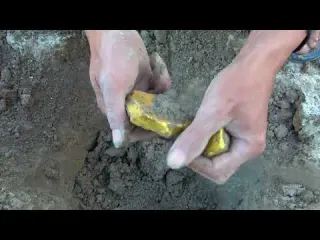 Unexpectedly there is a treasure hidden in the earth pit
