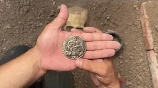 We found a treasure filled tomb from ancient times Treasure