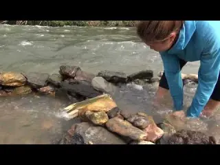 Amazing fish traps with rocks Primitive fishing skills