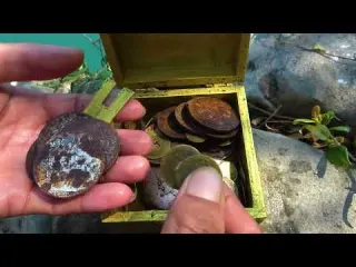 I found a treasure in the deep pool Great it s so exciting