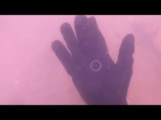 achei jóias mergulhando na represa com detector de metal