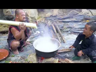 How Dwarfs Prepare Traditional Eel Porridge Using Primitive