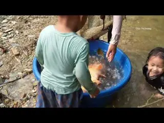 Bountiful stream fishing Catching giant catfish red carp