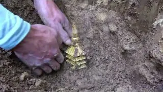 Girl Found Huge Gold Treasure Agate Gemstone Under Stone