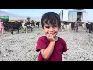 10 KOYUN İLE BAŞLADI 700 KOYUN İLE KÖYÜN EN BÜYÜK SÜRÜSÜ