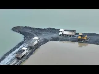Building OMG a road across a deep lake by Skill Dozer Push