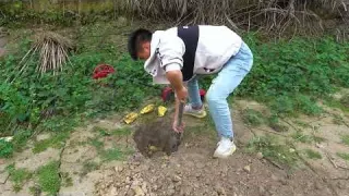 The boy broke into the island to explore and dug out a huge