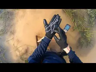 Olha como ele encontra joias em lagoa com Detector de metal