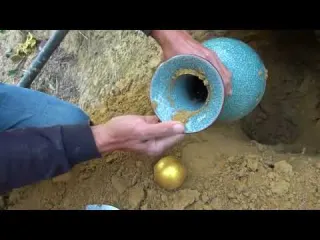 Wow unbelievable A girl discovered a huge gold mine in an