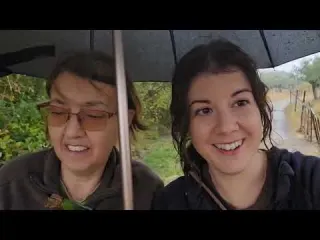 Nos cae una tormenta de golpe en el campo no para de llover