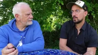 Chasseurs de trésor de retour vers le futur avec son invité