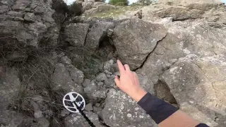 Tektekçi Defineci Bölgede Arama Yapıyor