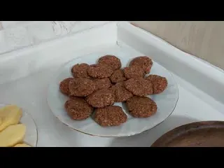 GÜLCAN DAN KİREMİTTE PATATESLİ KÖFTE TARİFİ