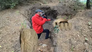 Balık Kafası Figürünün Altından Küp Dolusu Define Çıkardık