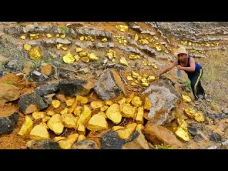Oh Epic Gold mining he digging a lot of gold at mountain