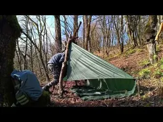 Solo camping at 1500 meters Thick fog Pepperoni pizza
