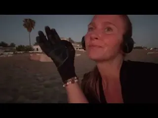 Detektor kovů na španělské pláži Detector Lady