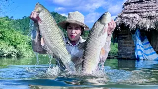 Single mother catches giant fish with bamboo fishing rod