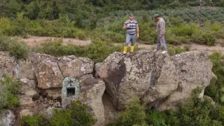 Zirvede Gözlerden Kaçan Define Kasası Bulduk