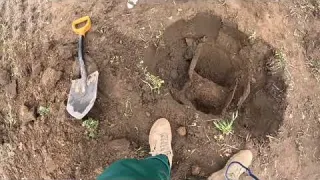 Von der Wehrmacht entsorgt Riesiges Loch an Flak Stellung