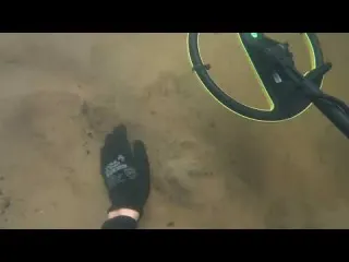 Mergulhando em Cachoeira atrás de objetos de valor 04