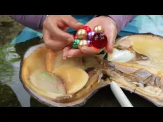 The wild girl dug a huge clam in the river and found shiny