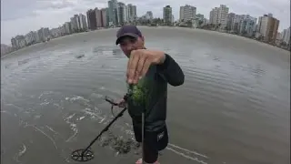 ENTRE TODA LA BASURA HABÍA JOYAS PERDIDAS