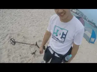 Detector de metais na praia Todo o grupo saiu contente