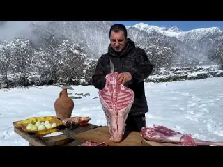 I PREPARED A WHOLE MOUNTAIN OF FOOD TO KEEP EVERYONE FULL