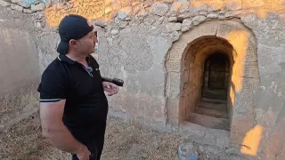 Terk Edilmiş Harabe Evde Define Dedektörü Çıldırmaya