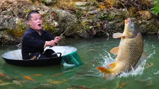 Dwarf Family Builds a Frying Pan Raft and Catches Giant