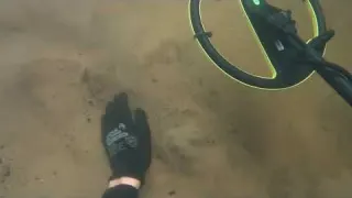 Mergulhando em Cachoeira atrás de objetos de valor 04