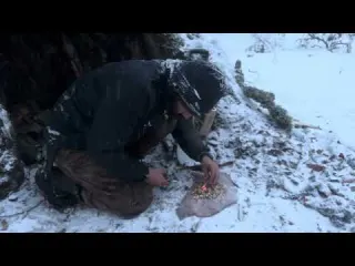 Surviving an Extreme Snowstorm in a Bushcraft Shelter 16 C