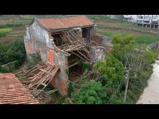 Experts Renovate 100 Year Old Collapsing Chinese House
